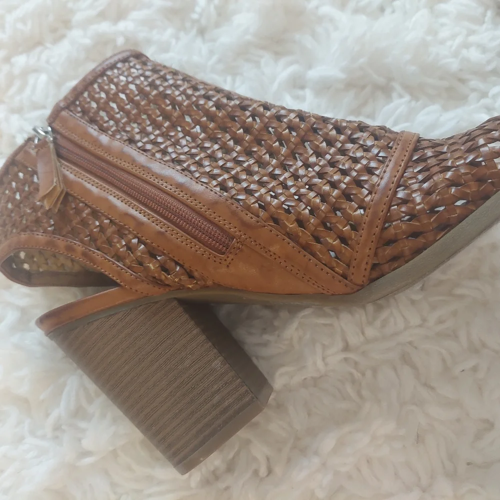 Indigo Rd block heels/sandals ~ Size 10M - Picture 7 of 10